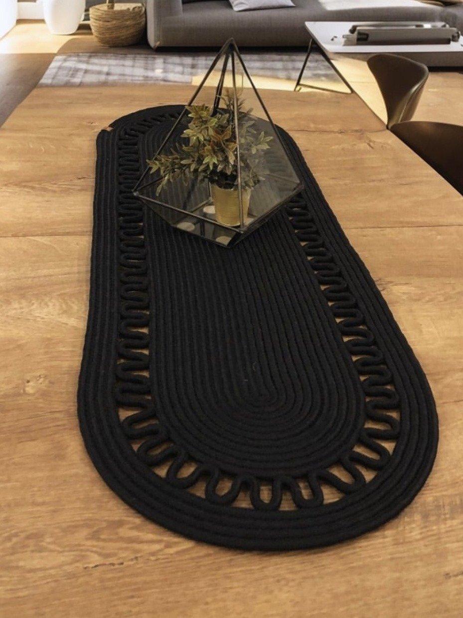 Düz mat siyah runner